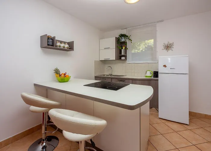 Traumhaftes Nur 70 Meter Zum Mit Meerblick Und Privatparkplatz Selce