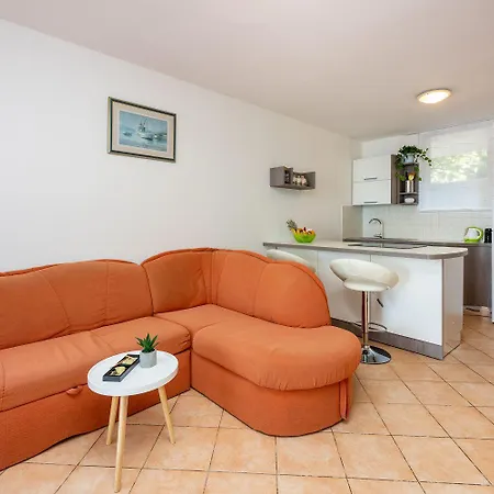 Traumhaftes Nur 70 Meter Zum Mit Meerblick Und Privatparkplatz *