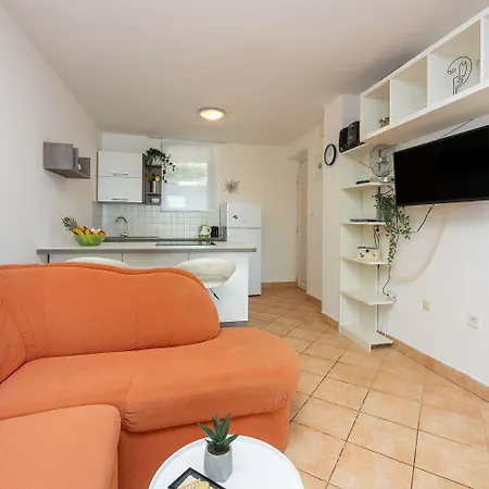 Traumhaftes Nur 70 Meter Zum Mit Meerblick Und Privatparkplatz