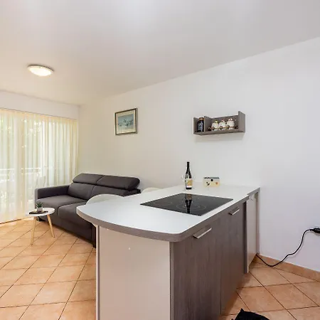 Traumhaftes Nur 70 Meter Zum Mit Meerblick Und Privatparkplatz *
