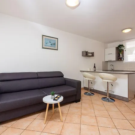 Traumhaftes Nur 70 Meter Zum Mit Meerblick Und Privatparkplatz Apartman Selce