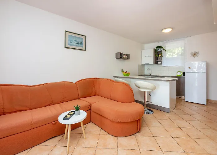 Traumhaftes Nur 70 Meter Zum Mit Meerblick Und Privatparkplatz *