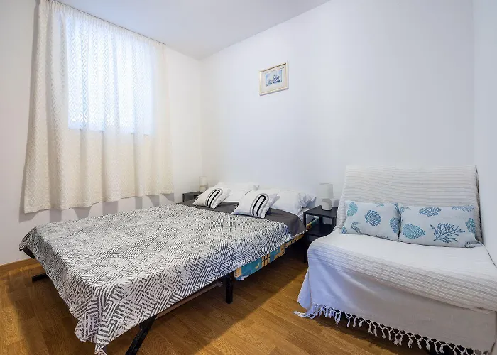 Traumhaftes Nur 70 Meter Zum Mit Meerblick Und Privatparkplatz *