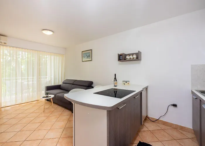 Traumhaftes Nur 70 Meter Zum Mit Meerblick Und Privatparkplatz *