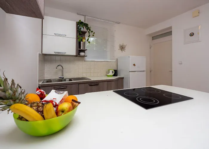 Traumhaftes Nur 70 Meter Zum Mit Meerblick Und Privatparkplatz سيلتسي