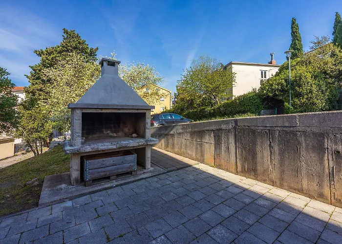 Traumhaftes Nur 70 Meter Zum Mit Meerblick Und Privatparkplatz *